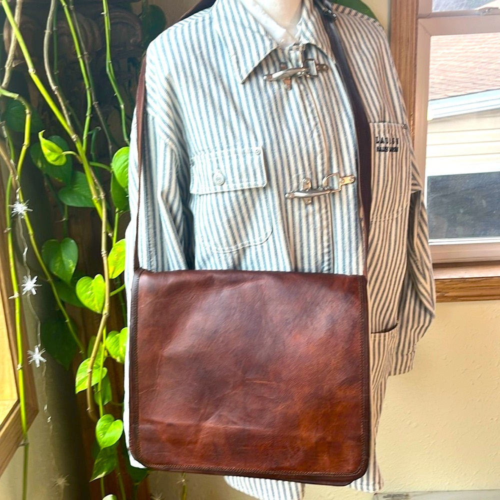 😎LEATHER MESSENGER BAG💼